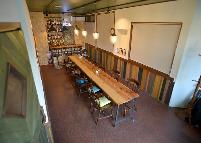Good Trip Hostel & Bar